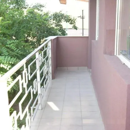 Laurentiu - Etaj.1 * Bucarest