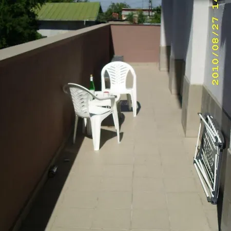 Laurentiu - Etaj.1 Apartamento *