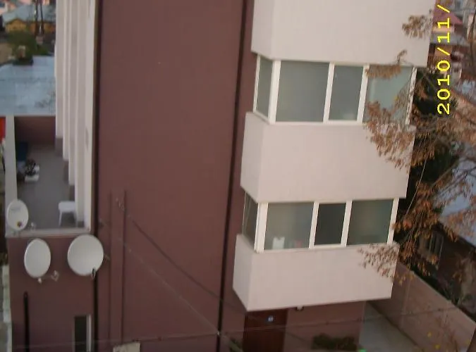 Laurentiu - Etaj.1 Apartamento *