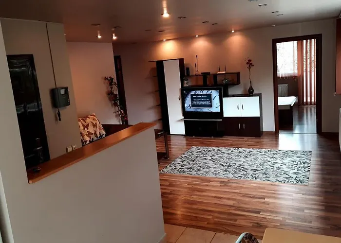 Laurentiu - Etaj.1 Apartamento *