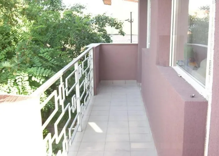 Laurentiu - Etaj.1 * Bucureşti