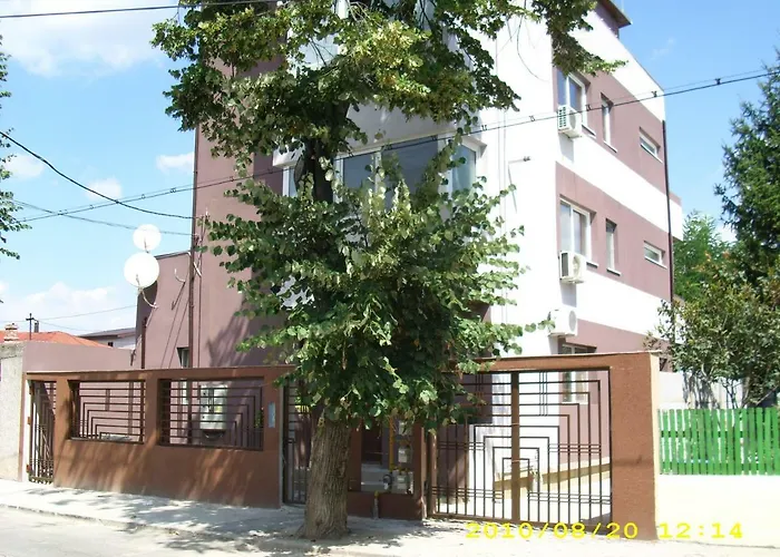 Laurentiu - Etaj.1 Apartament Bucureşti