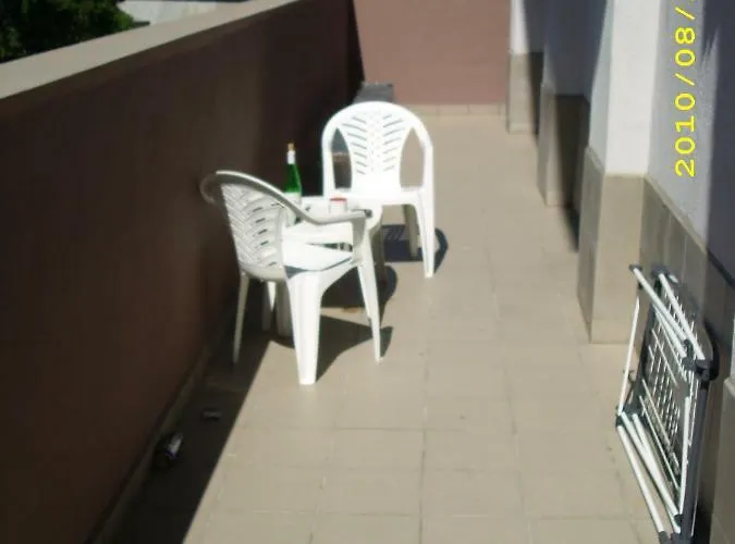 Laurentiu - Etaj.1 Apartament *